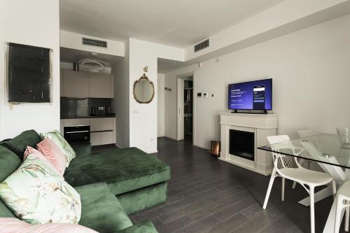 EasyTopStay - Stylish Flat with Garden - Tap to explore photos