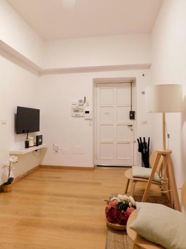 Policlinico Apartment - Tap to explore photos