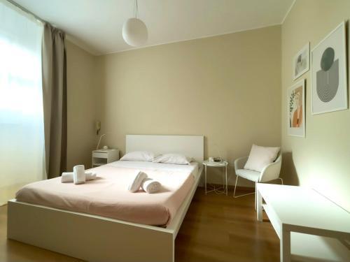 Policlinico Apartment - Tap to explore photos