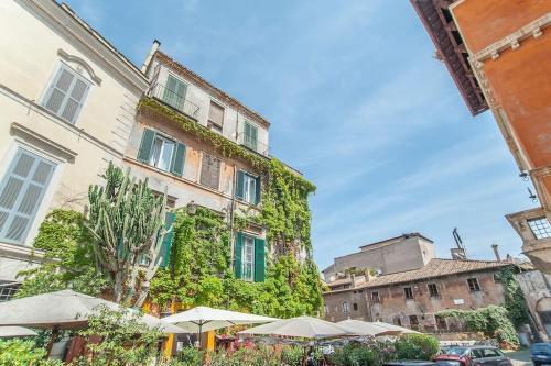 L'antico borgo di Trastevere III - Tap to explore photos
