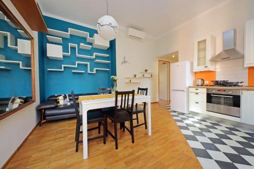 Monteverde family apartment - Tap to explore photos