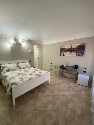 ROMA PARADISO GUEST HOUSE - Tap to explore photos