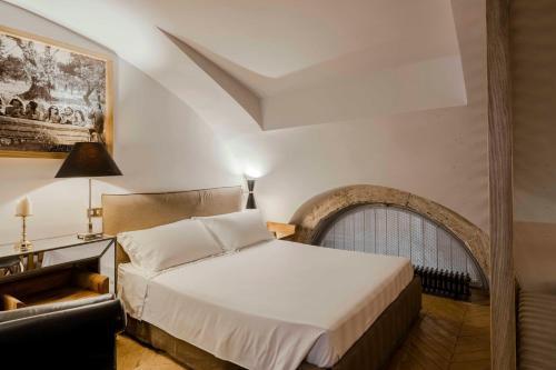 Piazza Navona Luxury Loft - Tap to explore photos