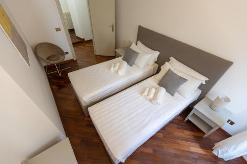 Piazza Navona Classy & Large Apartment - Tap to explore photos