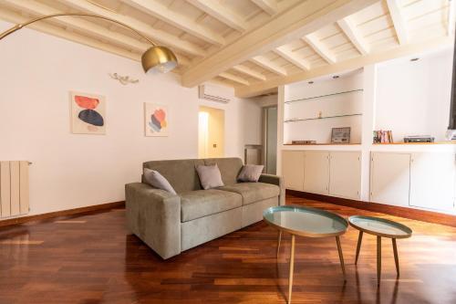 Piazza Navona Classy & Large Apartment - Tap to explore photos