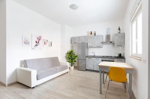Luciano Secret Garden Apartment - Tap to explore photos