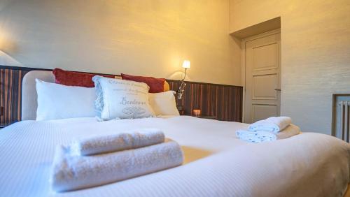 EasyTopStay - Piazza Venezia City View Charming Apt - Tap to explore photos