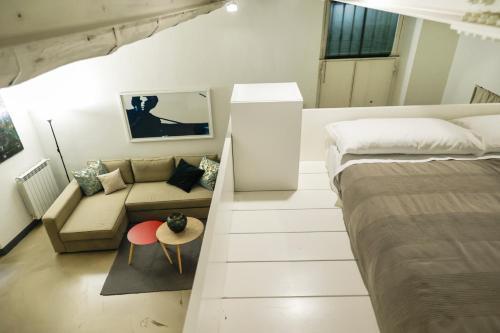 Stylish Roman Loft in Monti area, near Colosseum - Tap to explore photos
