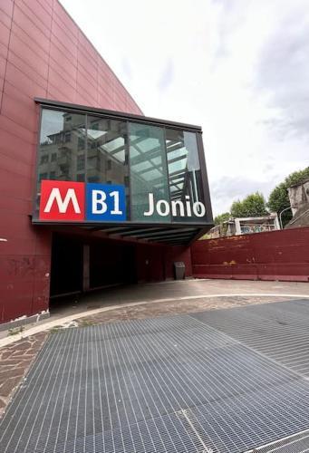 Prella House Roma 50 mt da Metro B Jonio - Tap to explore photos