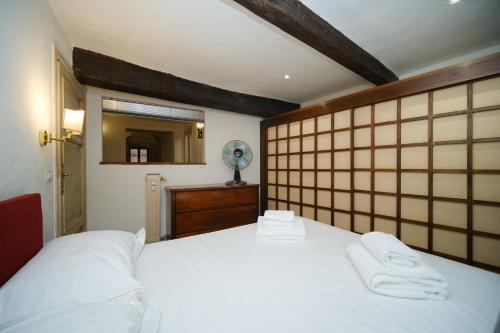 Pantheon's Arch by BuddyRent Room Type - Two-Bedroom Apartment