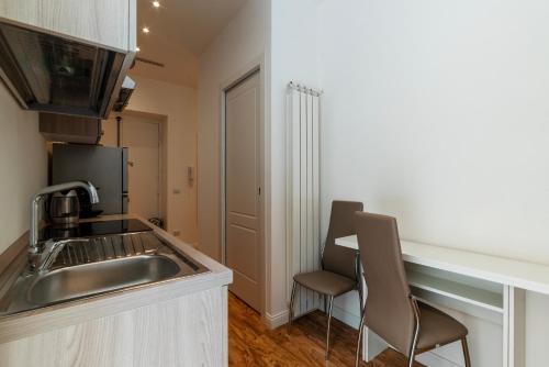 Rome Huge & Cozy Apartment - Tap to explore photos