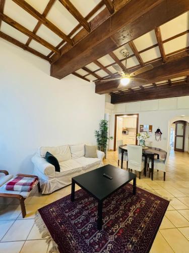 Trastevere Moro apartment - Tap to explore photos