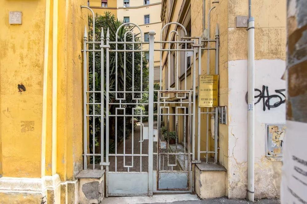 Roma private rooms Vatican City - Tap to explore photos