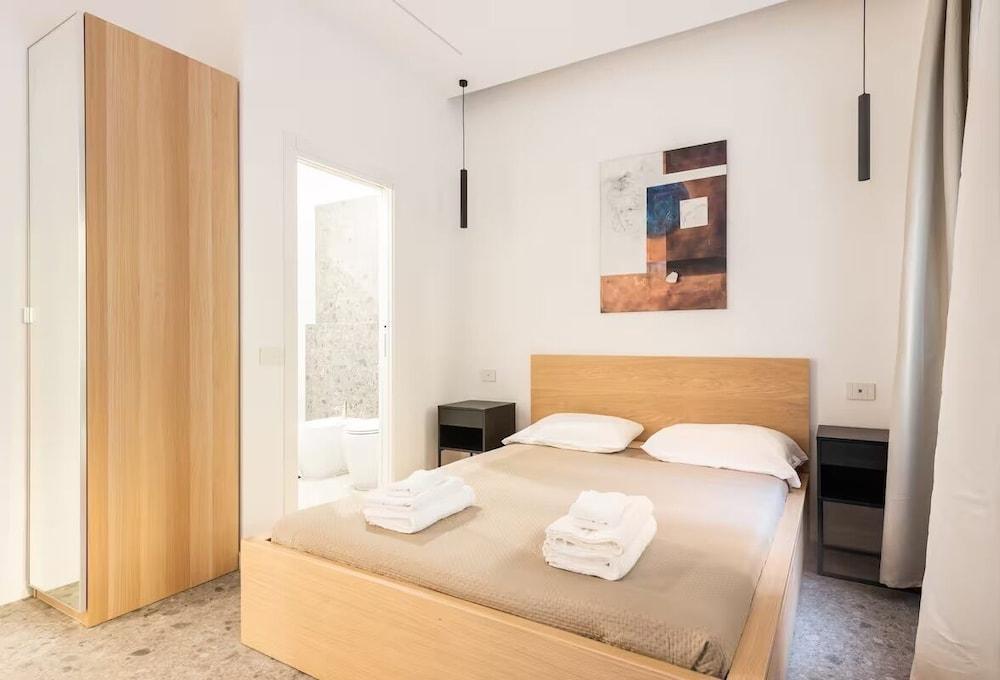 Roma private rooms Vatican City - Tap to explore photos