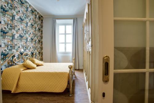 Lovely Apartment in Rome - Volturno - Tap to explore photos
