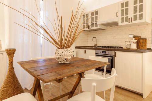 Vatican Borgo Pio Splendid Apartment - Tap to explore photos
