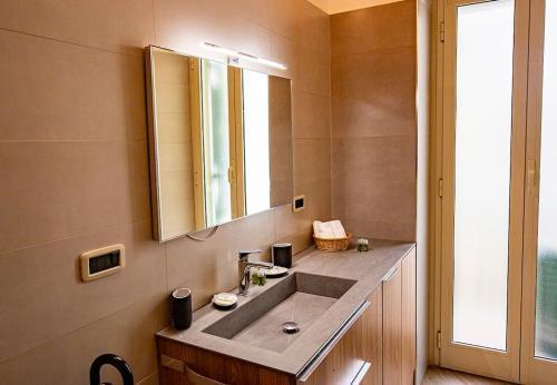 Dimora al Colosseo, 2 bedrooms - Tap to explore photos