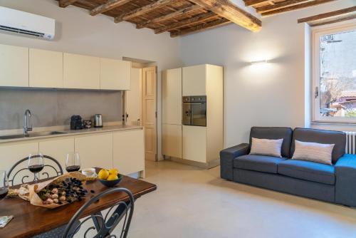 Reginella Luxury Apartment - Tap to explore photos