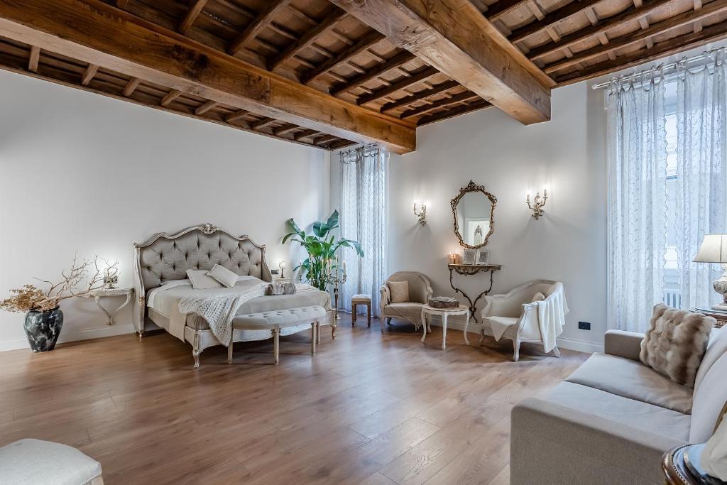 Trevi Fountain Elegant Apartment - Tap to explore photos