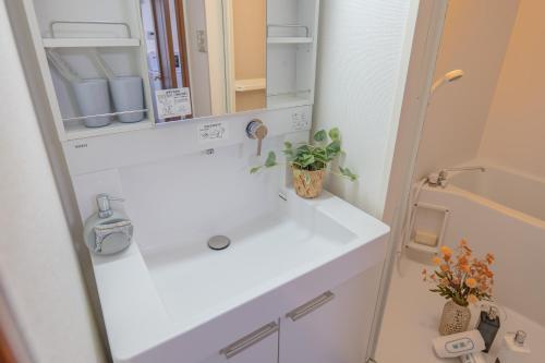 4 Sugamo Diamond mansion 402 direct to Ikebukuro Yamanote line 5mins - Tap to explore photos