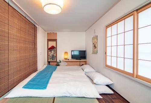 KYARA Hotel 浅草 - Tap to explore photos