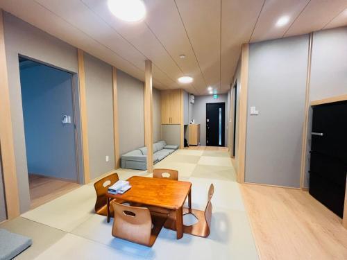 新宿6 Home