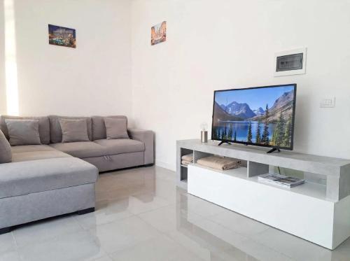 Arma Doré Luxury Suite Roma - Free Pool & Parking - Tap to explore photos