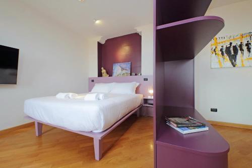 suity I monkeys apartment