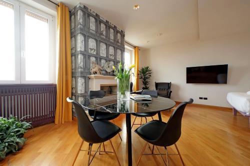 suity I monkeys apartment Room Type - Studio Apartment with One Double Bed