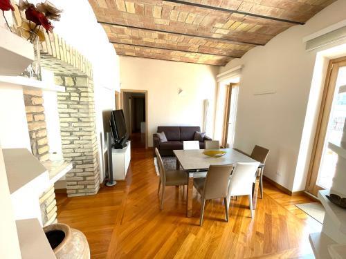 Via Umbria 25 Luxury Suites - Tap to explore photos