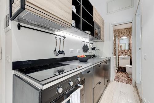 Classy 2-bdr in Termini district - Tap to explore photos