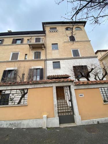 Under Trastevere stars - Tap to explore photos