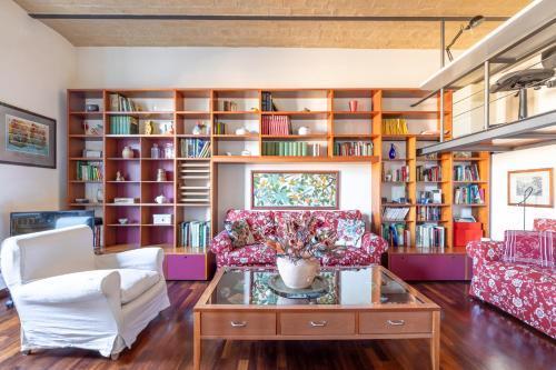 New Trastevere Home: big, elegant, comfy apartment - Tap to explore photos