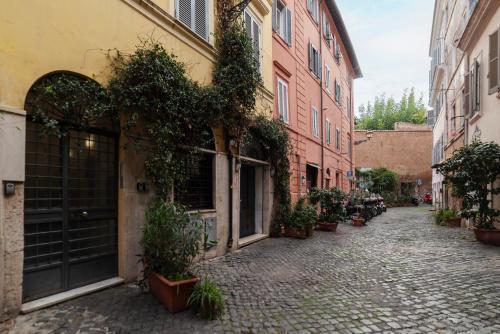Trastevere Leopard'Oro Apartment - Tap to explore photos