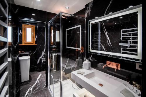 Luxury Rhome Via della Croce - Tap to explore photos