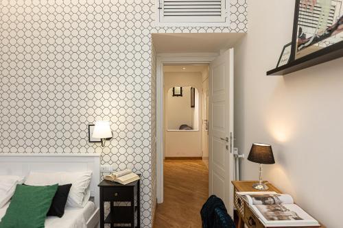 Khris Home Apartments - Trastevere Parini - Tap to explore photos