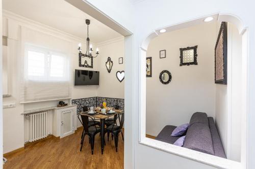Khris Home Apartments - Trastevere Parini - Tap to explore photos