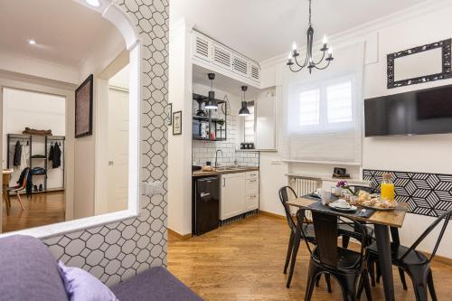 Khris Home Apartments - Trastevere Parini - Tap to explore photos
