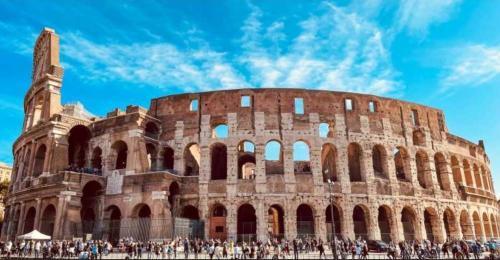 Maison Merulana Colosseo - Tap to explore photos