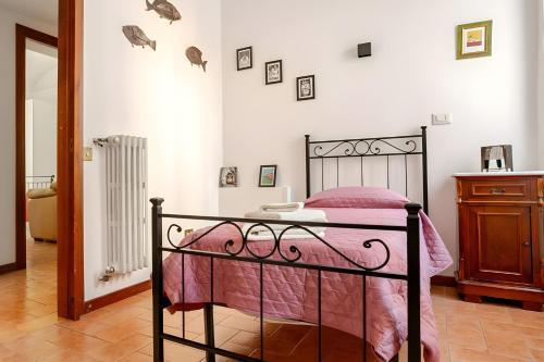 2 Bedroom Apartment for 4 Quiet Tram 8 to Trastevere Vatican