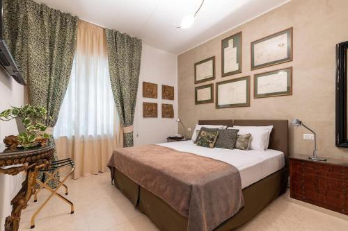 Luxurious home of the antiquarian at Spanish Steps