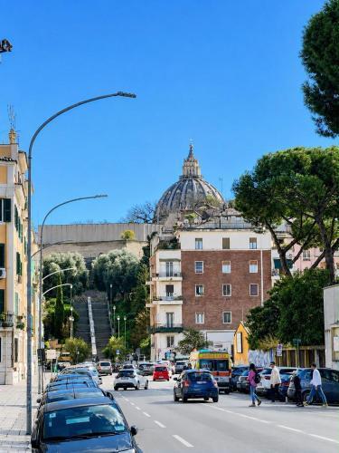 Vacanze Romane Vaticano - Tap to explore photos