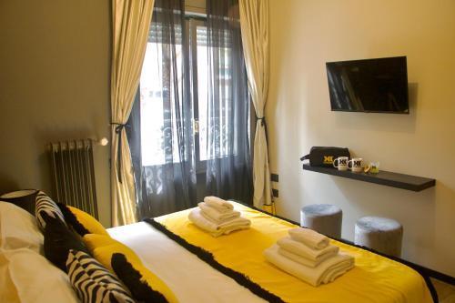 XCross Suites Roma - Tap to explore photos