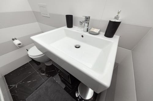 Style134 Apartment 50 meters from Metro A Lucio Sestio Station - Tap to explore photos