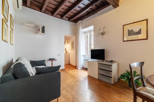 Piazza di Spagna Classy Apartment - Tap to explore photos