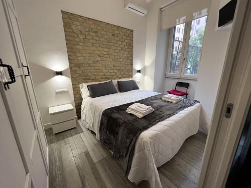 Modern Apartment near the Vatican - Tap to explore photos