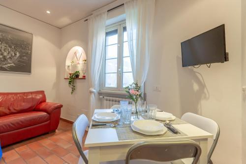 Milvio Bridge - cozy apartment in Rome - Tap to explore photos