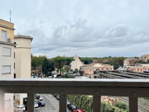 PyramidHouse Rome - Apartment 100mq with View - 2km from the Colosseum - Tap to explore photos