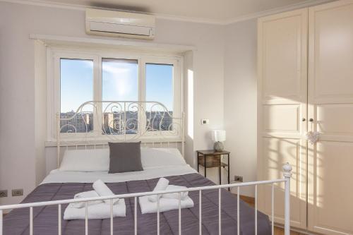 Piramide view by Rental in Rome