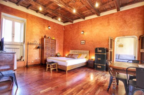 Trastevere Charming Romantic Loft By YourHost - Tap to explore photos